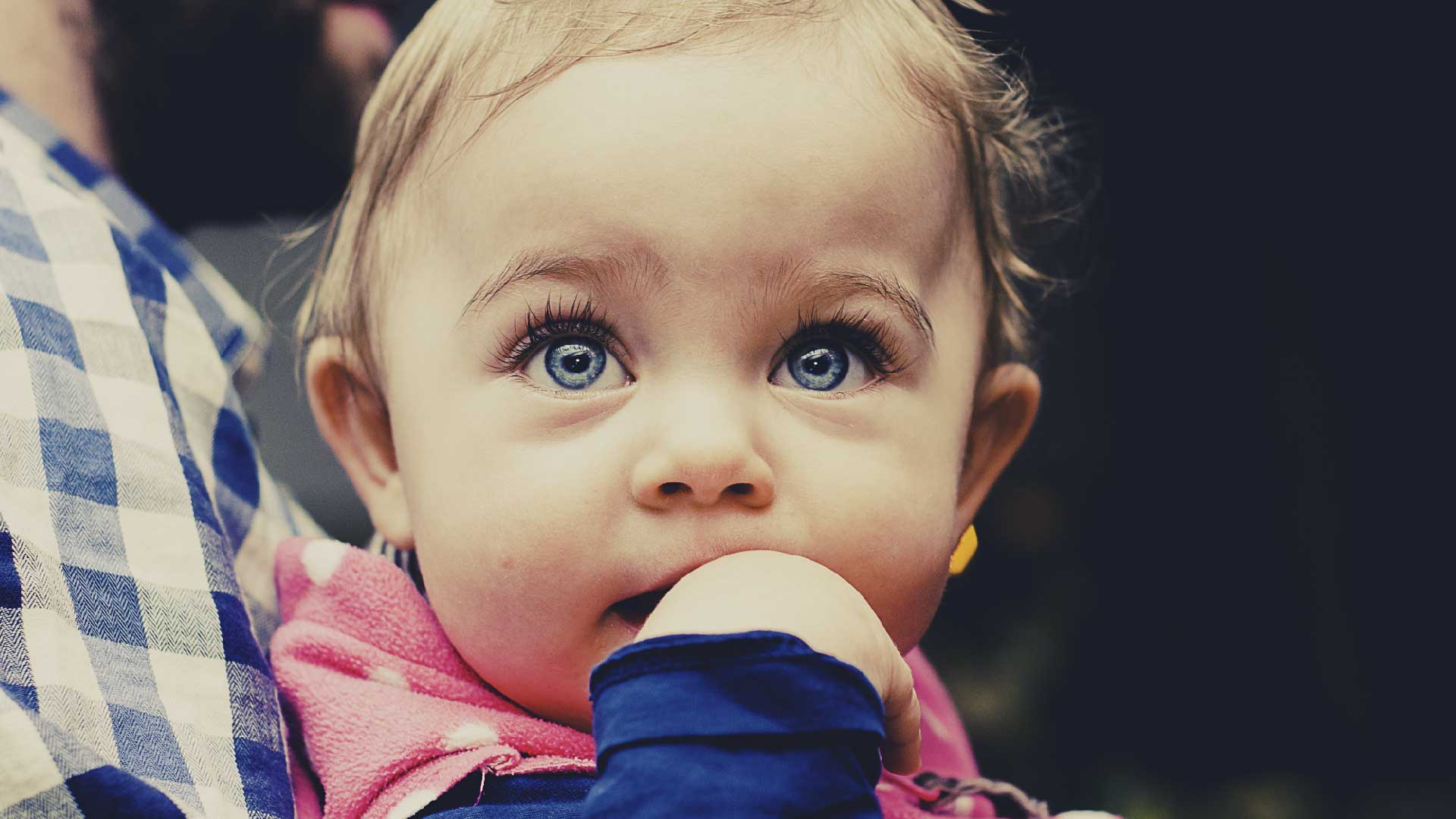Infants who stare longer at unexpected events have more ‘explanation-based curiosity’ later in life