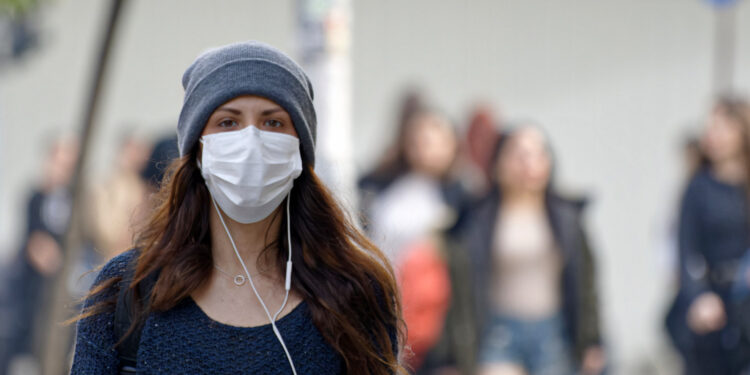 Wearing a proper mask can keep the risk of infection below 1%, even after an hour of exposure